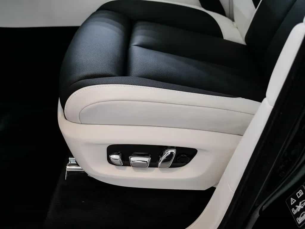 Rolls-Royce Cullinan Black Badge Series II null-photo-36