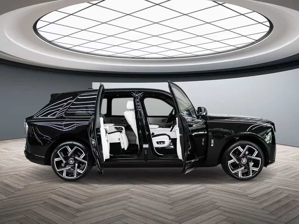 Rolls-Royce Cullinan Black Badge Series II null-photo-4