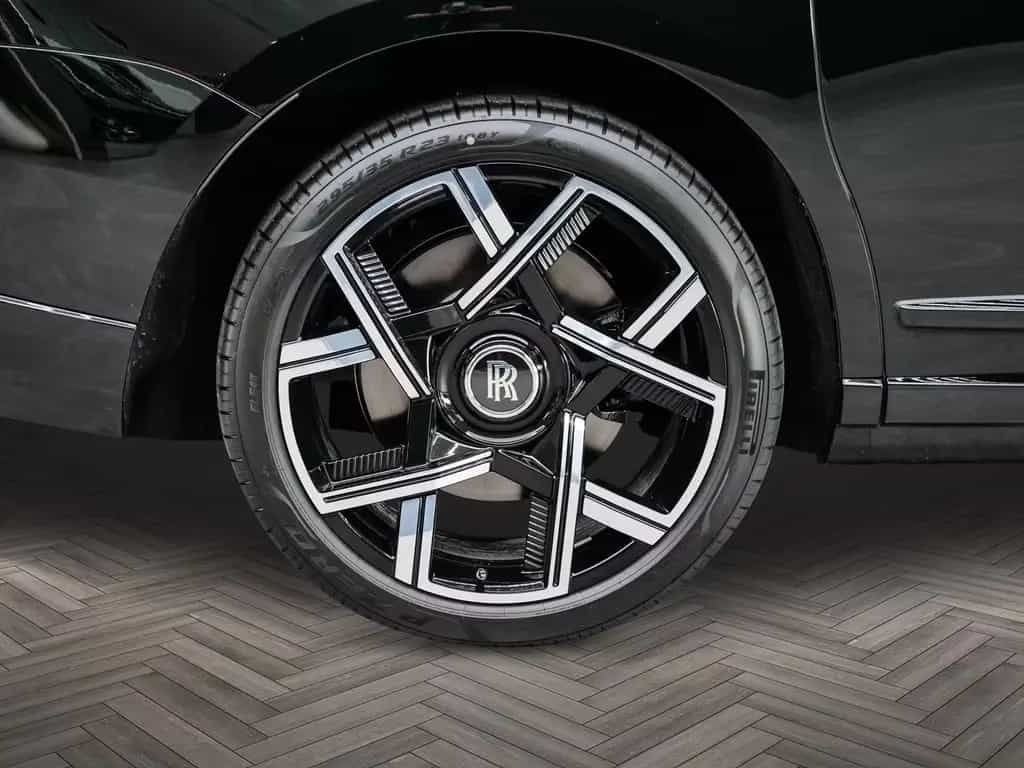 Rolls-Royce Cullinan Black Badge Series II null-photo-6