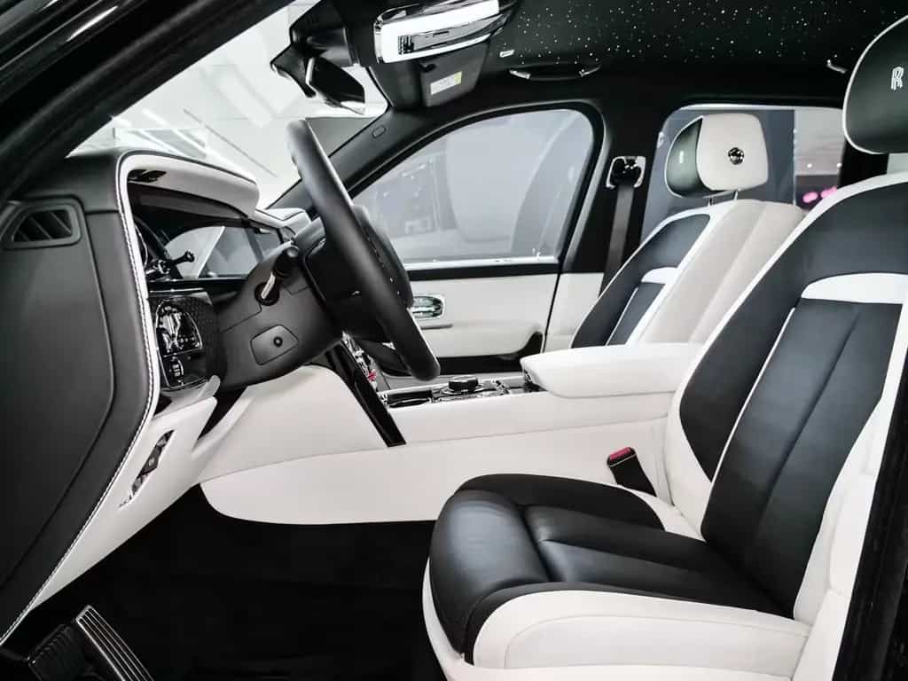 Rolls-Royce Cullinan Black Badge Series II null-photo-9