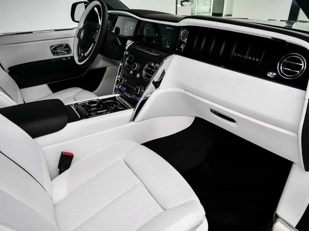 Rolls-Royce Cullinan null-photo-11