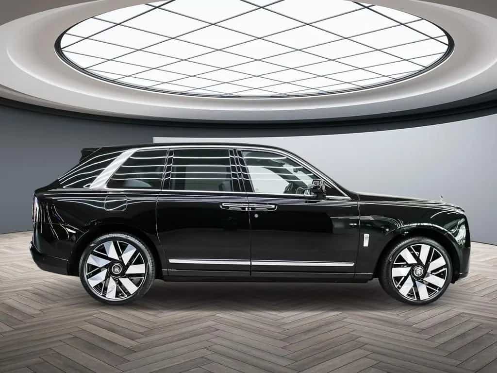 Rolls-Royce Cullinan null-photo-2