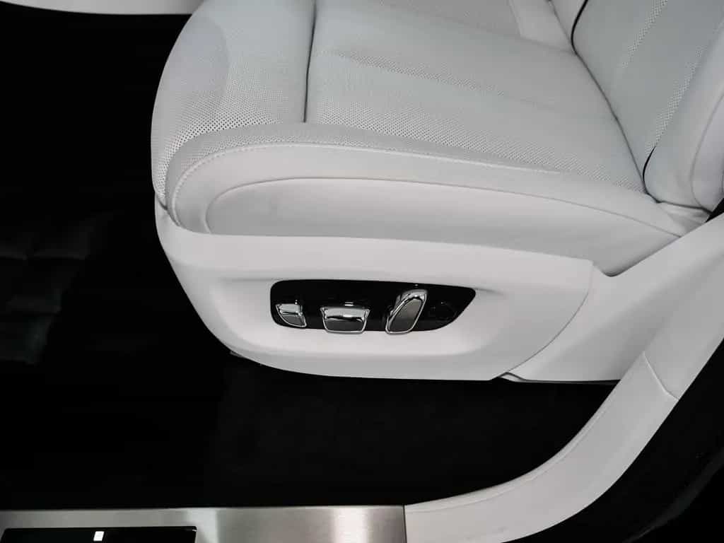 Rolls-Royce Cullinan null-photo-28