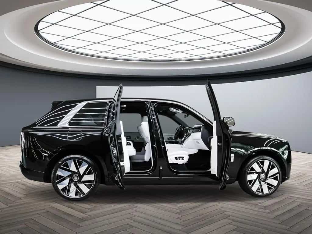 Rolls-Royce Cullinan null-photo-3