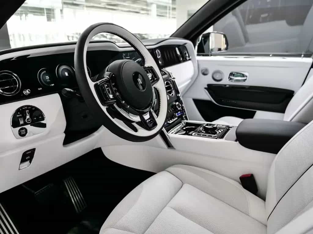 Rolls-Royce Cullinan null-photo-8