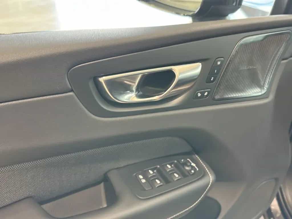 Volvo XC60 XC 60 Plus Dark AWD Bluetooth LED Klima 01/2025-photo-6