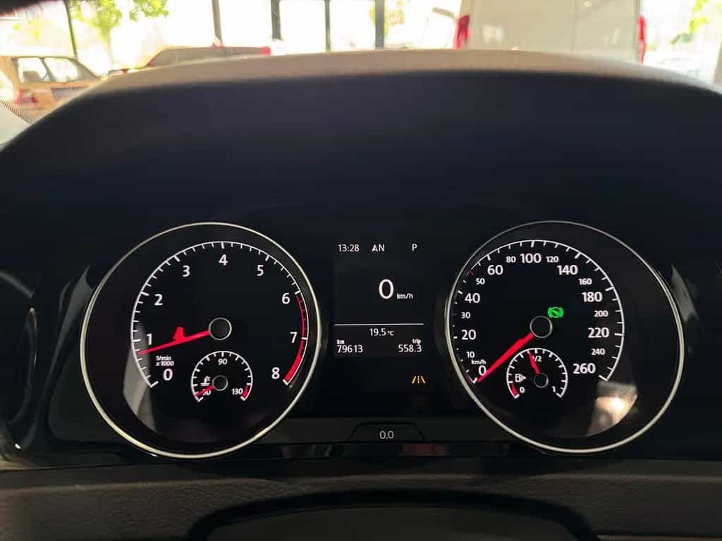 Volkswagen Golf Highline BMT *MASSAGE, ACC, RFK, XENON* 03/2014-photo-27