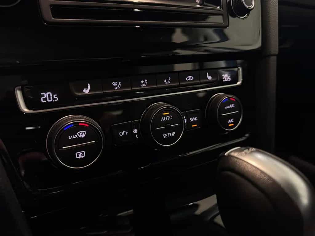 Volkswagen Golf Highline BMT *MASSAGE, ACC, RFK, XENON* 03/2014-photo-34