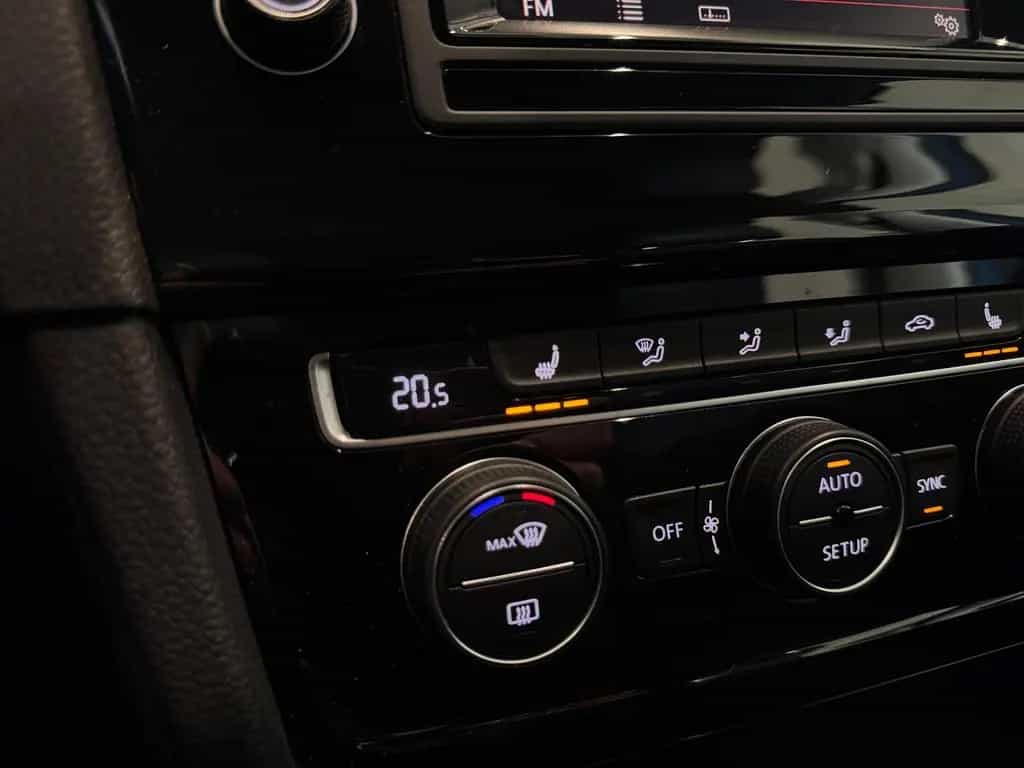 Volkswagen Golf Highline BMT *MASSAGE, ACC, RFK, XENON* 03/2014-photo-35