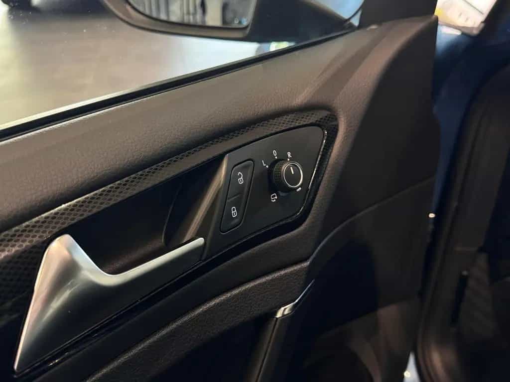 Volkswagen Golf Highline BMT *MASSAGE, ACC, RFK, XENON* 03/2014-photo-44
