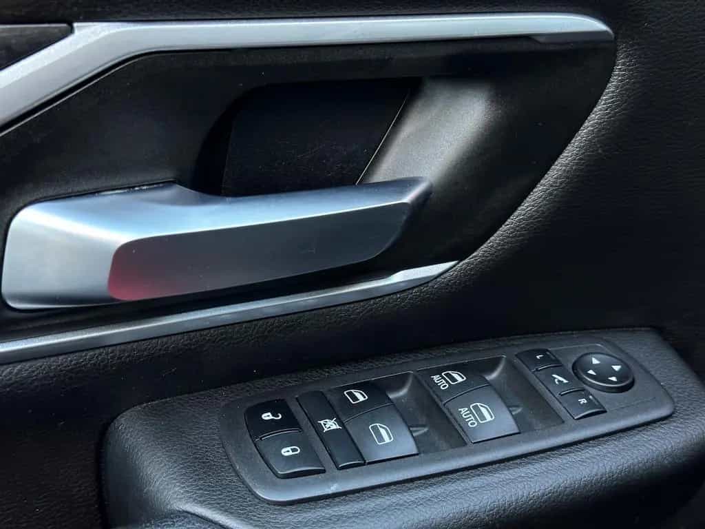 Dodge RAM 1500 Offroad 5,7 Pano 4x4 HUD 12´ Displ 22´ 04/2022-photo-23