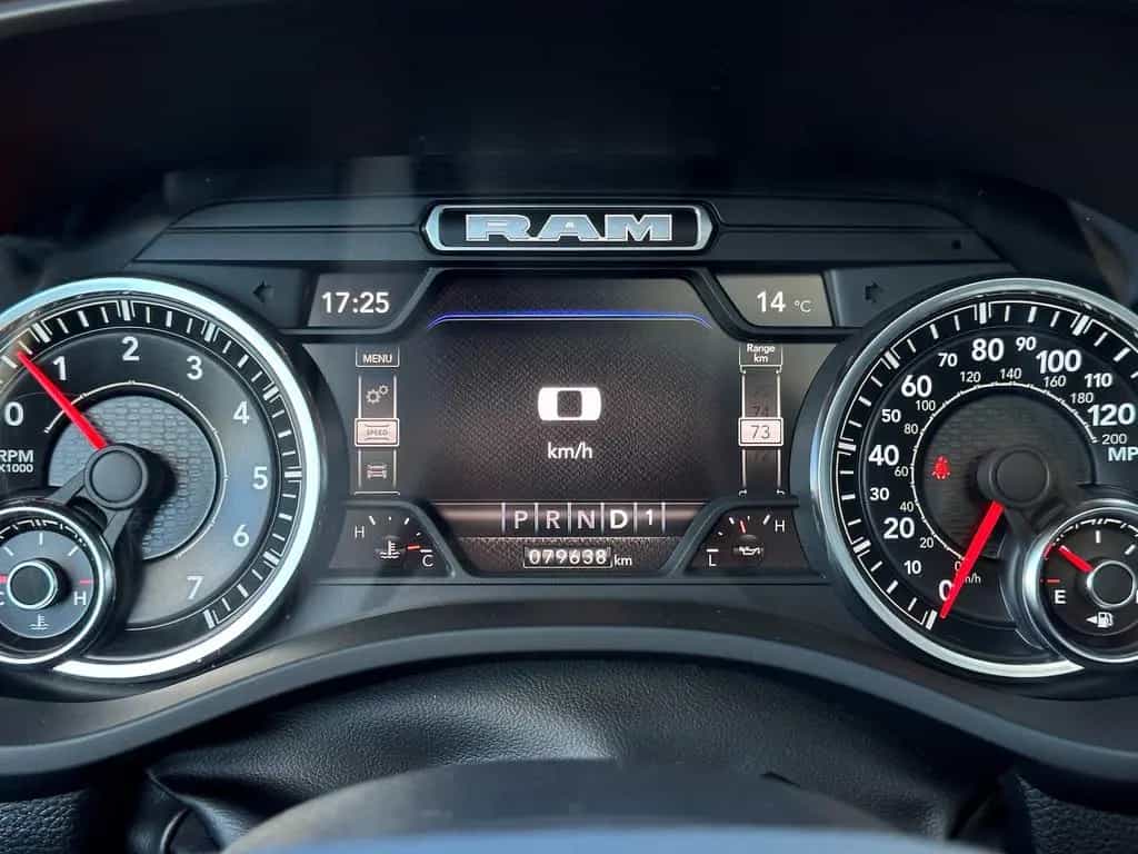 Dodge RAM 1500 Offroad 5,7 Pano 4x4 HUD 12´ Displ 22´ 04/2022-photo-25
