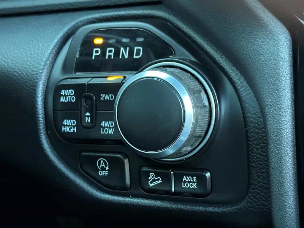 Dodge RAM 1500 Offroad 5,7 Pano 4x4 HUD 12´ Displ 22´ 04/2022-photo-27