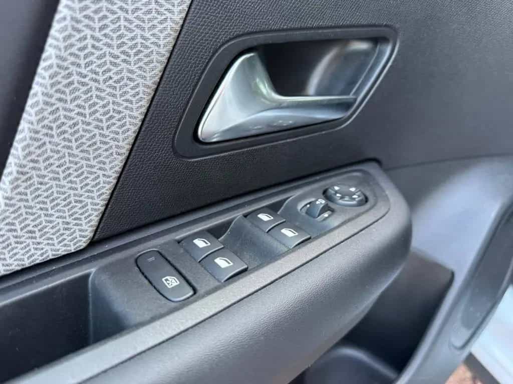 Citroën C4 PureTech 130 S&S EAT8 Max 06/2024-photo-14