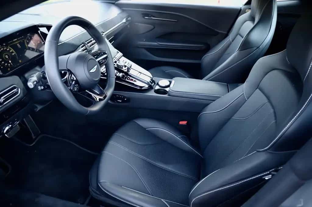 Aston Martin V8 Vantage 4.0 V8 Facelift 2x Black Pack 21 Zoll 01/2025-photo-14