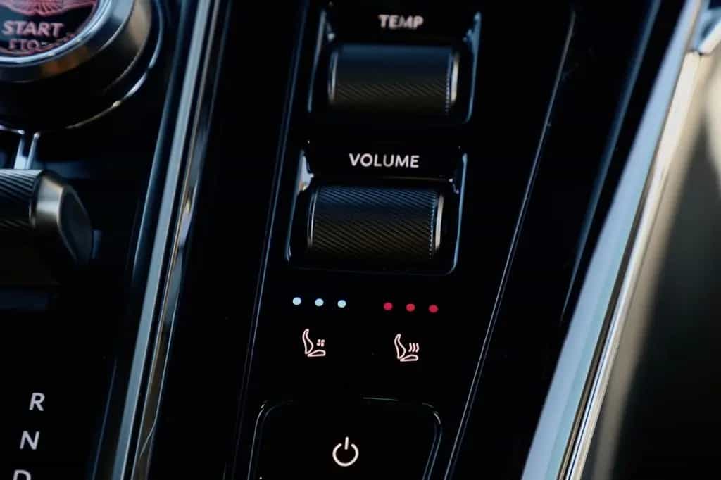 Aston Martin V8 Vantage 4.0 V8 Facelift 2x Black Pack 21 Zoll 01/2025-photo-16