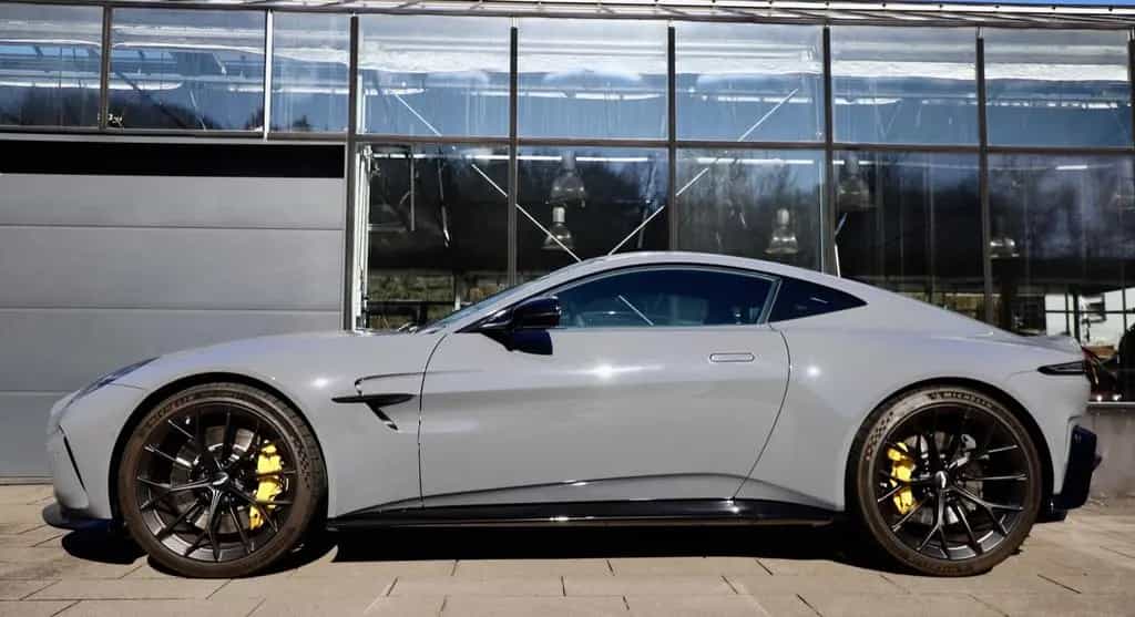 Aston Martin V8 Vantage 4.0 V8 Facelift 2x Black Pack 21 Zoll 01/2025-photo-6
