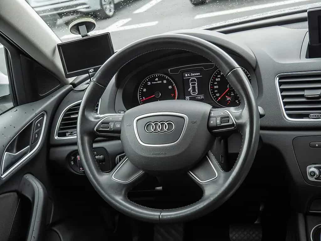 Audi Q3 1.4 TFSI KLIMA PDC SHZ KAMERA XENON NAVI 05/2017-photo-6