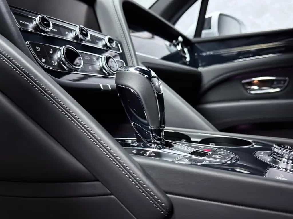 Bentley Bentayga V8 EWB BLACKLINE PANO NAIM 22" FULL PPF 01/2024-photo-12
