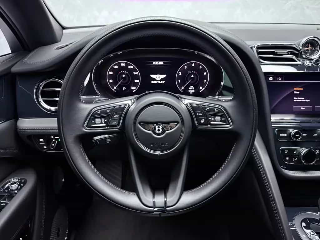 Bentley Bentayga V8 EWB BLACKLINE PANO NAIM 22" FULL PPF 01/2024-photo-13