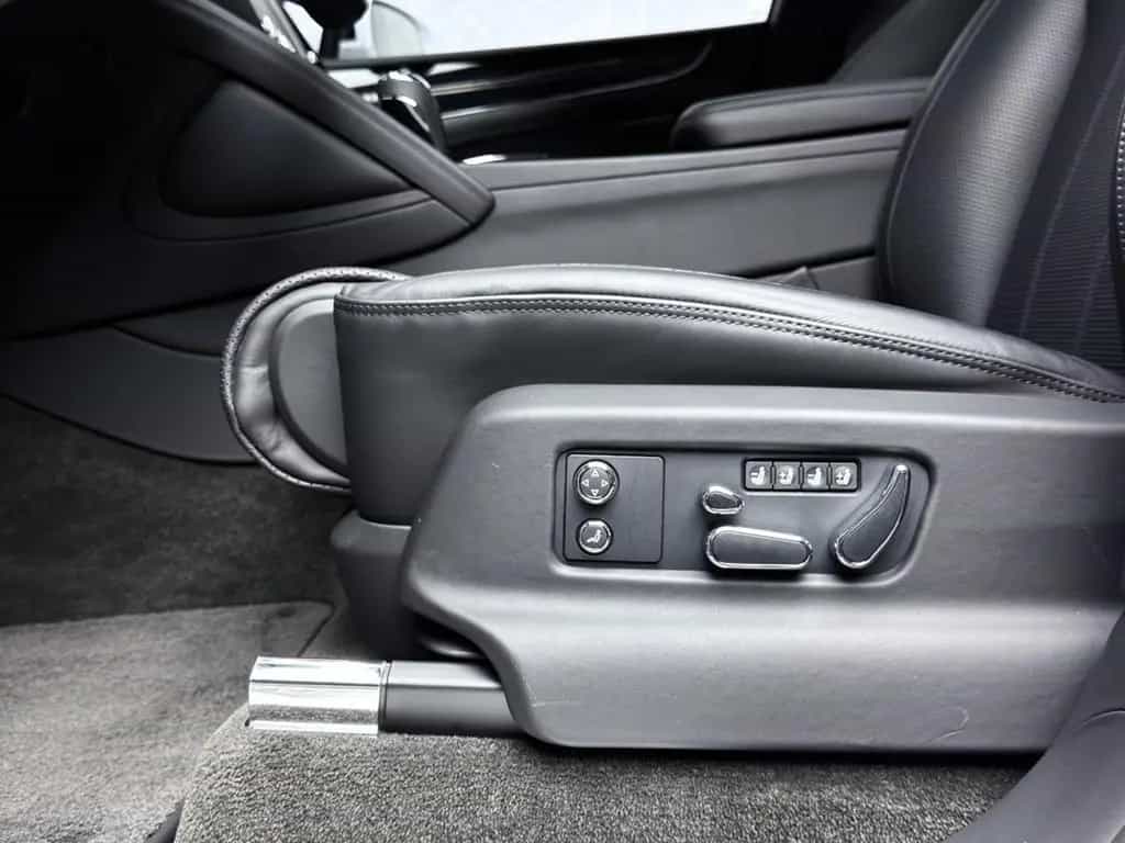 Bentley Bentayga V8 EWB BLACKLINE PANO NAIM 22" FULL PPF 01/2024-photo-20