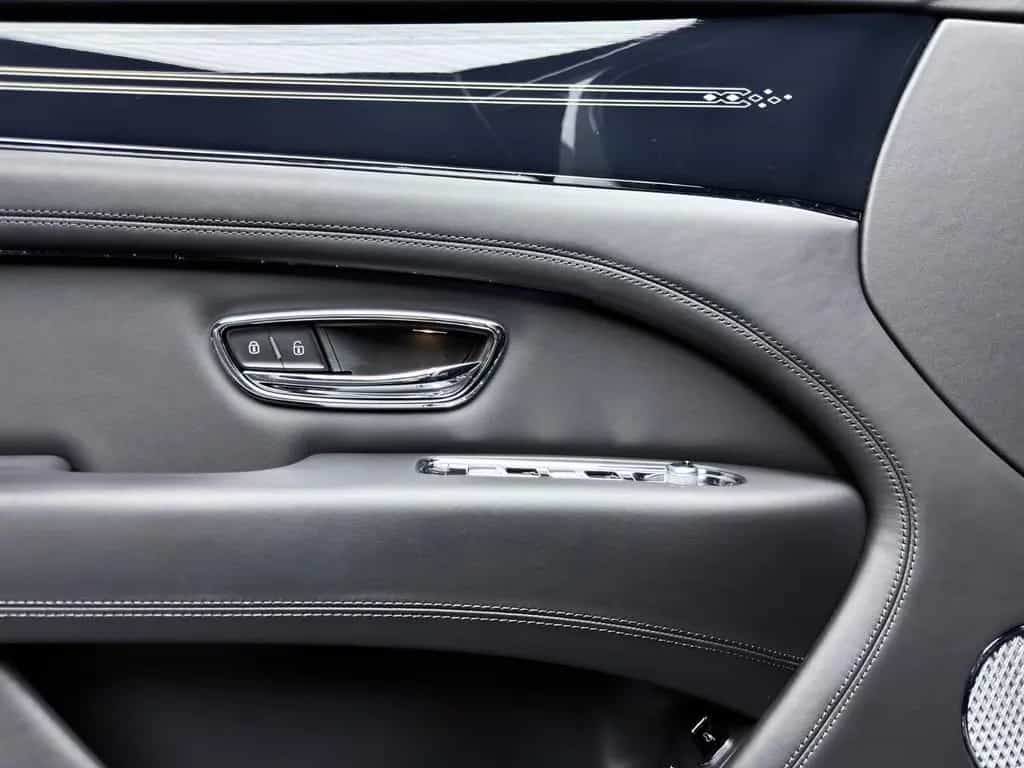Bentley Bentayga V8 EWB BLACKLINE PANO NAIM 22" FULL PPF 01/2024-photo-22