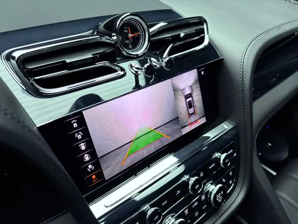 Bentley Bentayga V8 EWB BLACKLINE PANO NAIM 22" FULL PPF 01/2024-photo-28