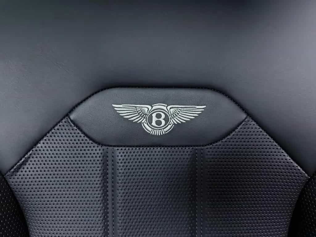 Bentley Bentayga V8 EWB BLACKLINE PANO NAIM 22" FULL PPF 01/2024-photo-30