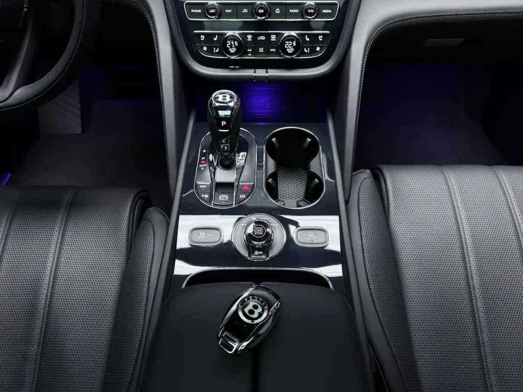 Bentley Bentayga V8 EWB BLACKLINE PANO NAIM 22" FULL PPF 01/2024-photo-33