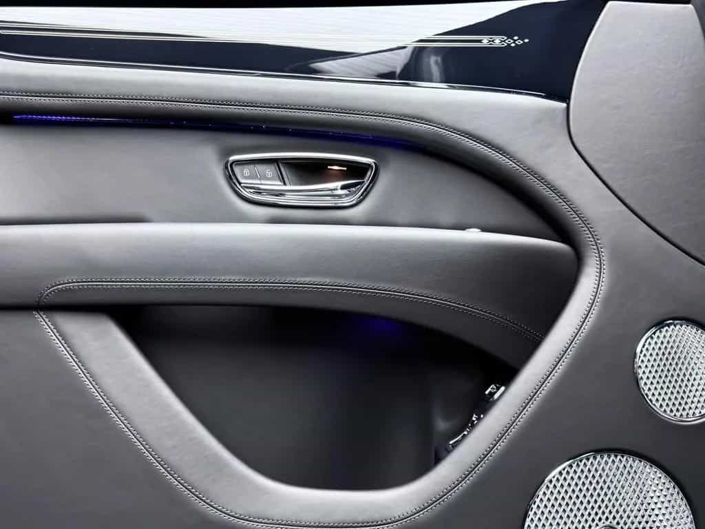 Bentley Bentayga V8 EWB BLACKLINE PANO NAIM 22" FULL PPF 01/2024-photo-35
