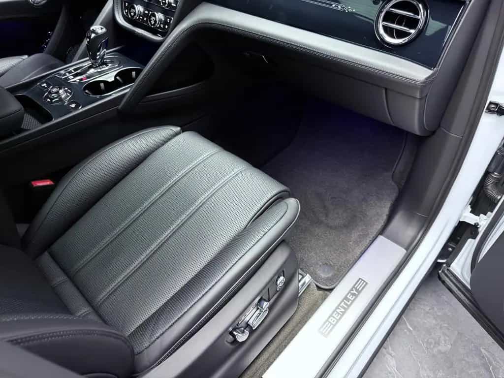 Bentley Bentayga V8 EWB BLACKLINE PANO NAIM 22" FULL PPF 01/2024-photo-41