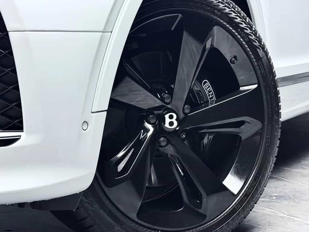 Bentley Bentayga V8 EWB BLACKLINE PANO NAIM 22" FULL PPF 01/2024-photo-5