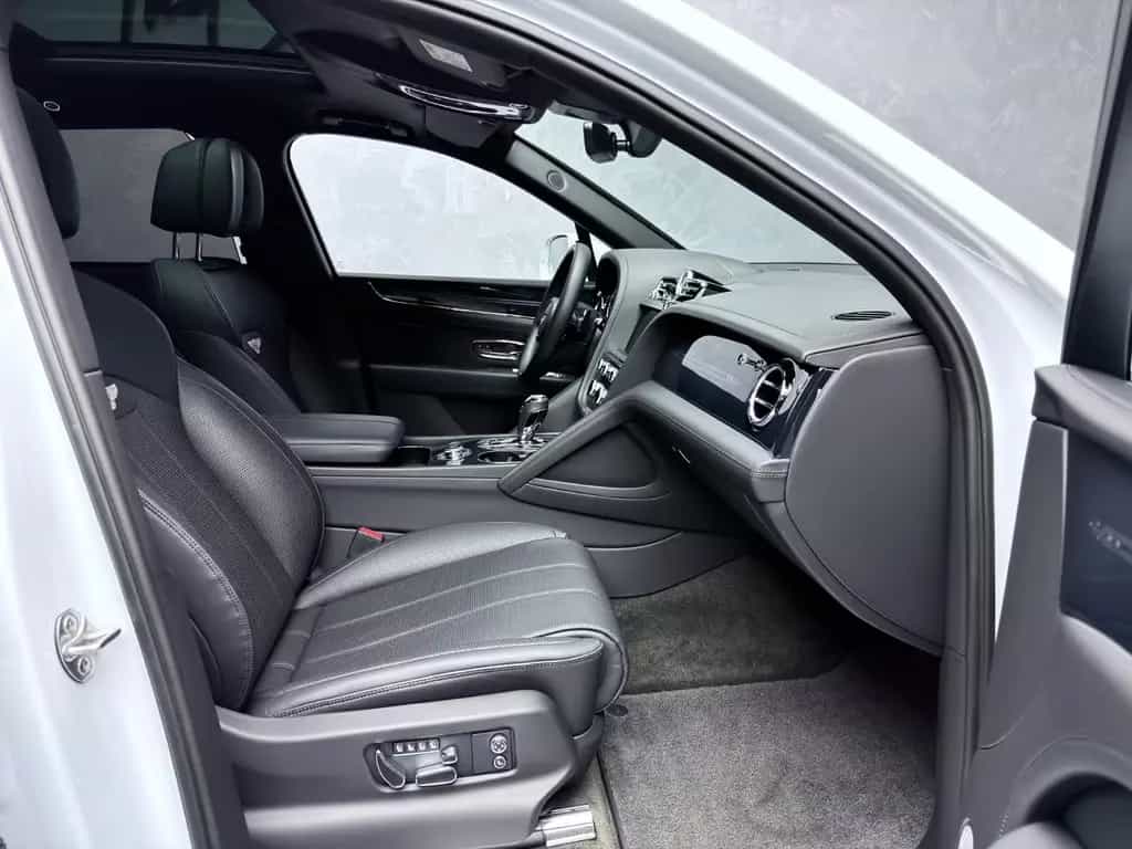 Bentley Bentayga V8 EWB BLACKLINE PANO NAIM 22" FULL PPF 01/2024-photo-8