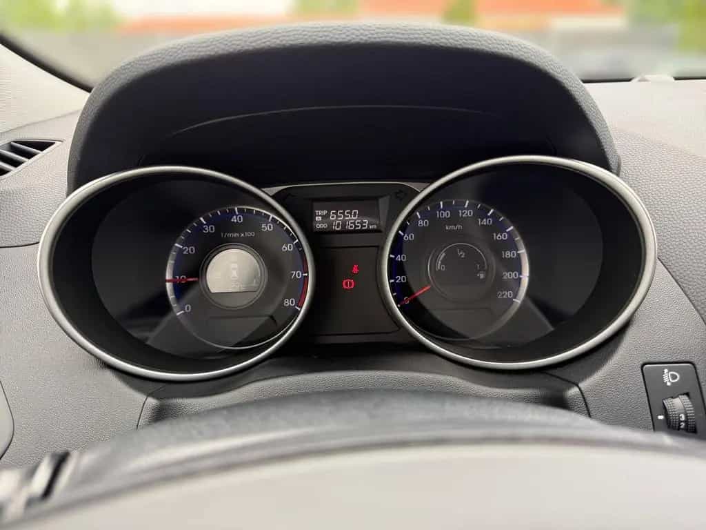 Hyundai ix35 1.6 Trend 2WD Teilleder 4x Sitzheizung PDC 08/2015-photo-10
