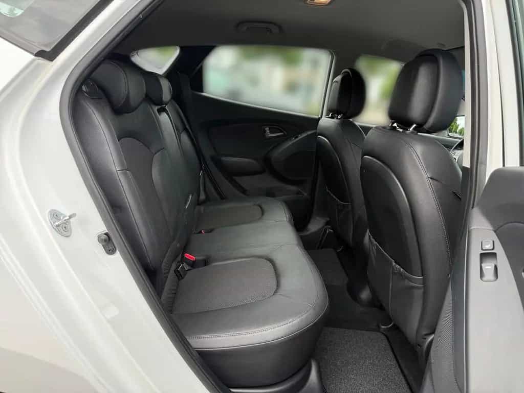 Hyundai ix35 1.6 Trend 2WD Teilleder 4x Sitzheizung PDC 08/2015-photo-12