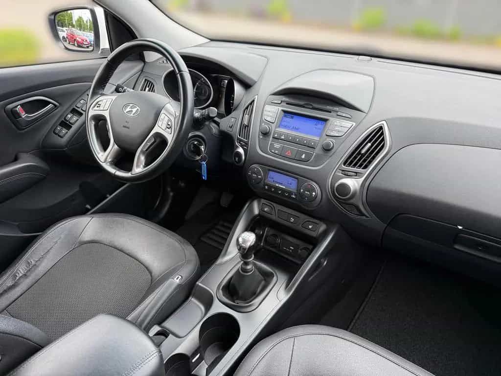 Hyundai ix35 1.6 Trend 2WD Teilleder 4x Sitzheizung PDC 08/2015-photo-13