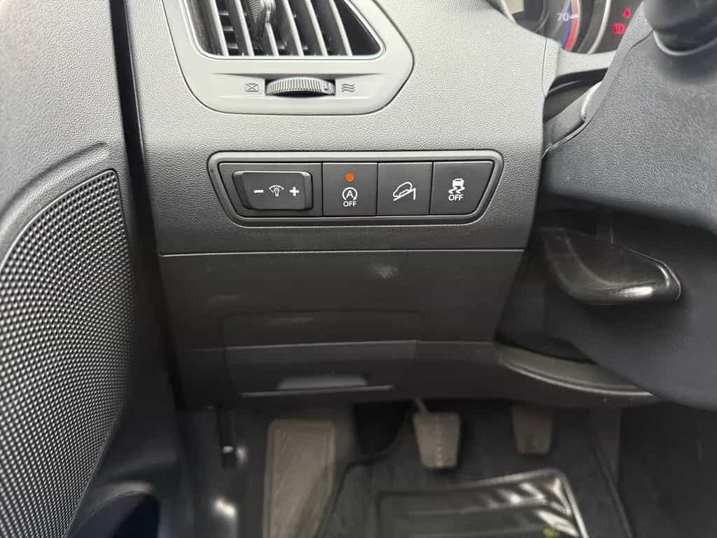 Hyundai ix35 1.6 Trend 2WD Teilleder 4x Sitzheizung PDC 08/2015-photo-19