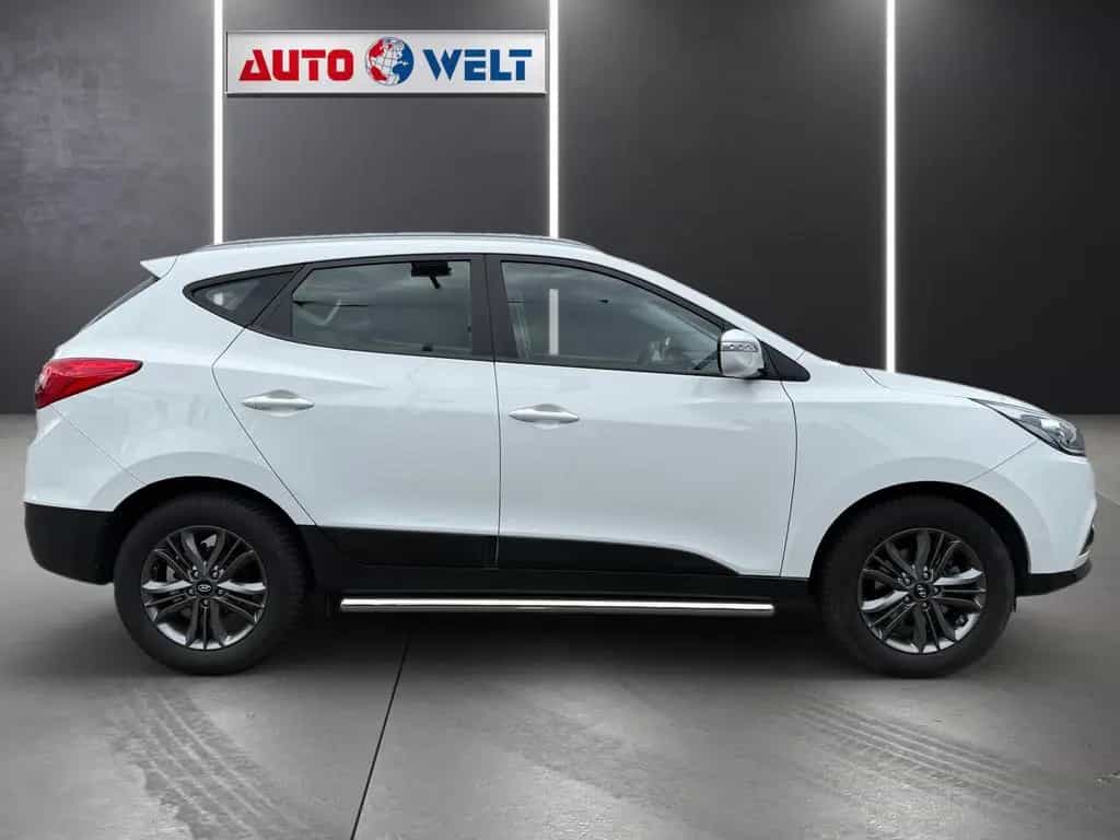 Hyundai ix35 1.6 Trend 2WD Teilleder 4x Sitzheizung PDC 08/2015-photo-2