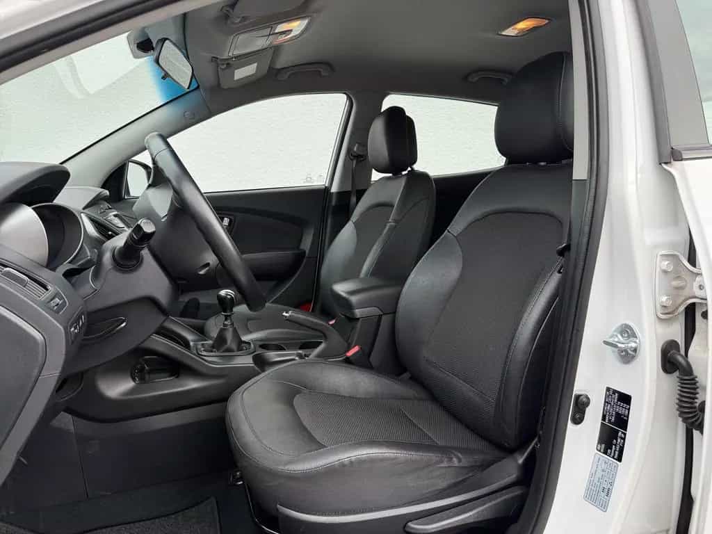 Hyundai ix35 1.6 Trend 2WD Teilleder 4x Sitzheizung PDC 08/2015-photo-28