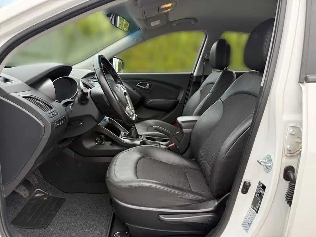 Hyundai ix35 1.6 Trend 2WD Teilleder 4x Sitzheizung PDC 08/2015-photo-9