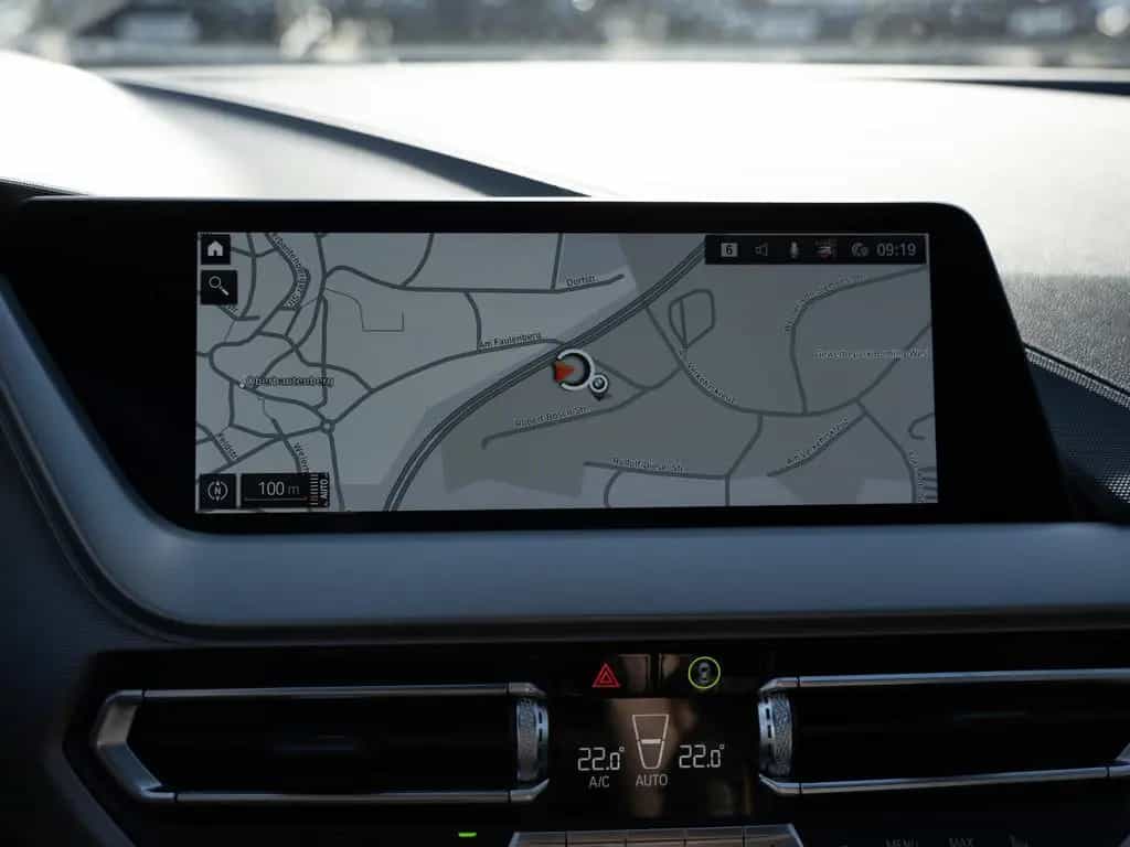 BMW 118 i Advantage AHK HUD LED ACC W-LAN NAVI KAMERA 06/2021-photo-12