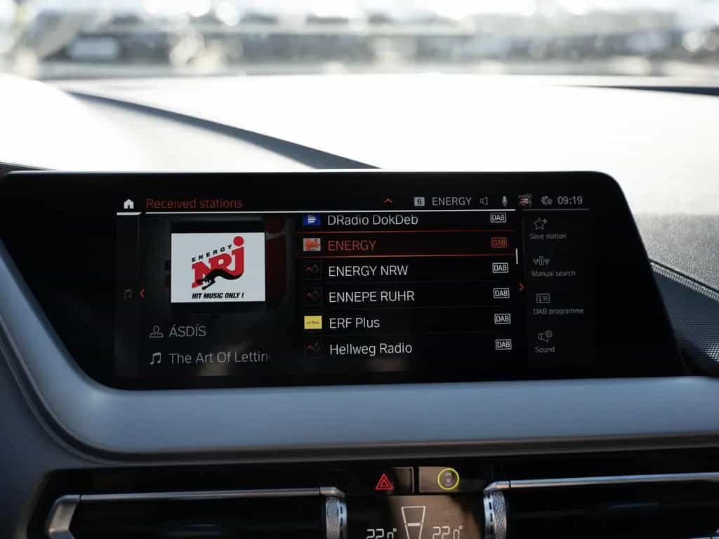 BMW 118 i Advantage AHK HUD LED ACC W-LAN NAVI KAMERA 06/2021-photo-13