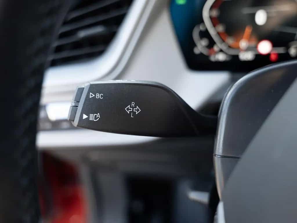 BMW 118 i Advantage AHK HUD LED ACC W-LAN NAVI KAMERA 06/2021-photo-21