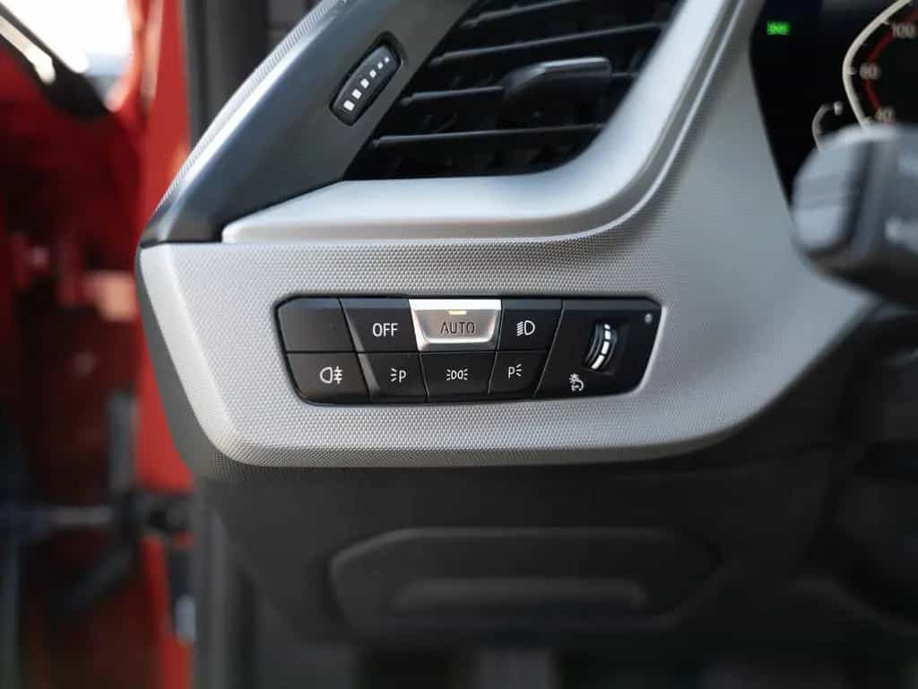 BMW 118 i Advantage AHK HUD LED ACC W-LAN NAVI KAMERA 06/2021-photo-22