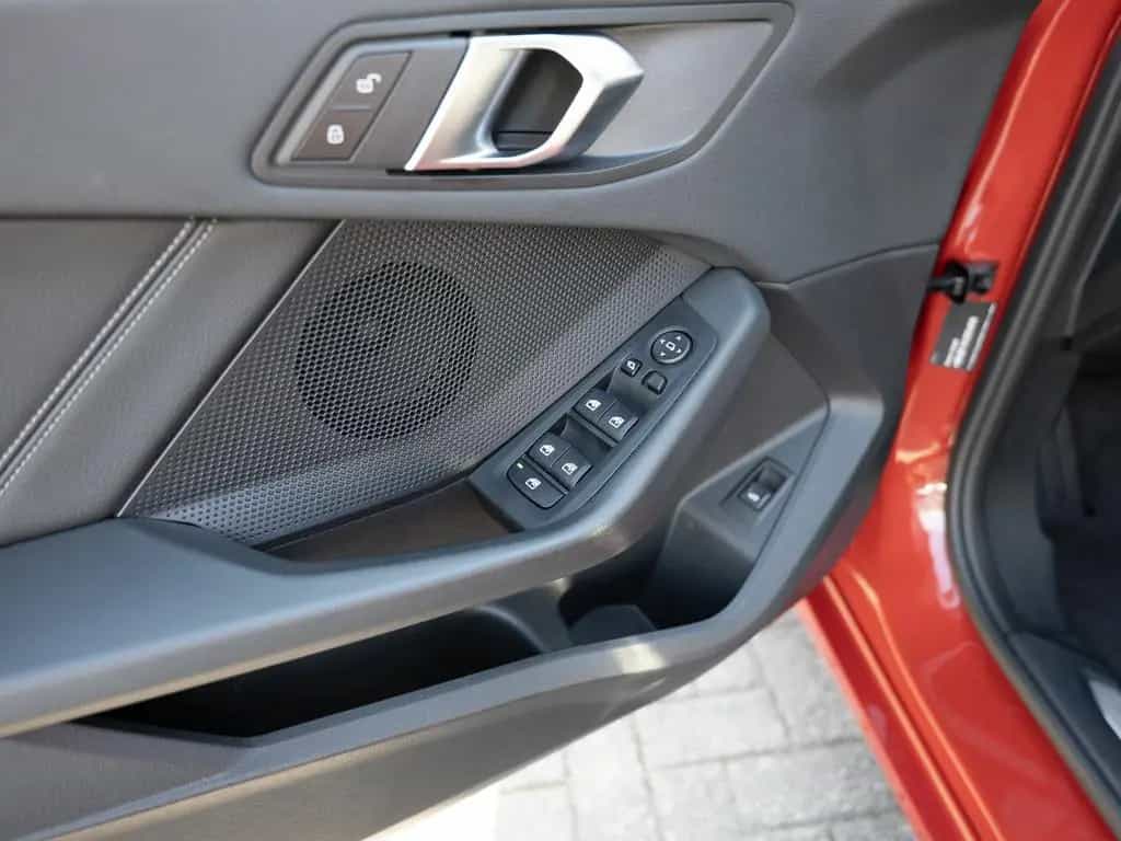 BMW 118 i Advantage AHK HUD LED ACC W-LAN NAVI KAMERA 06/2021-photo-24