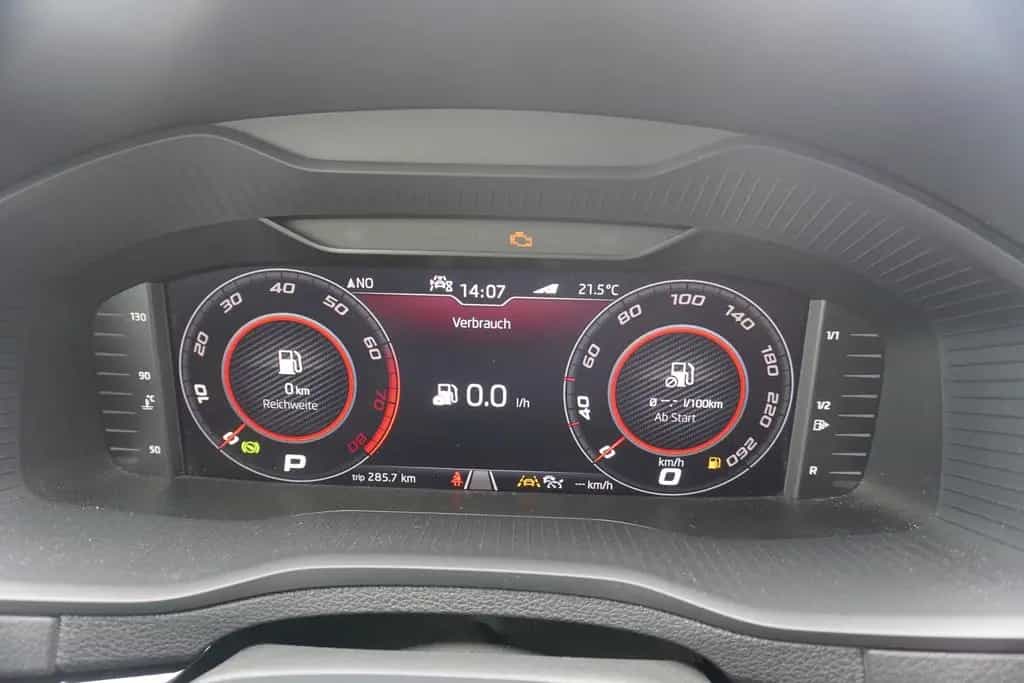 Skoda Karoq 1.5 TSI DSG Sportline LED Navi Panorama 07/2020-photo-18