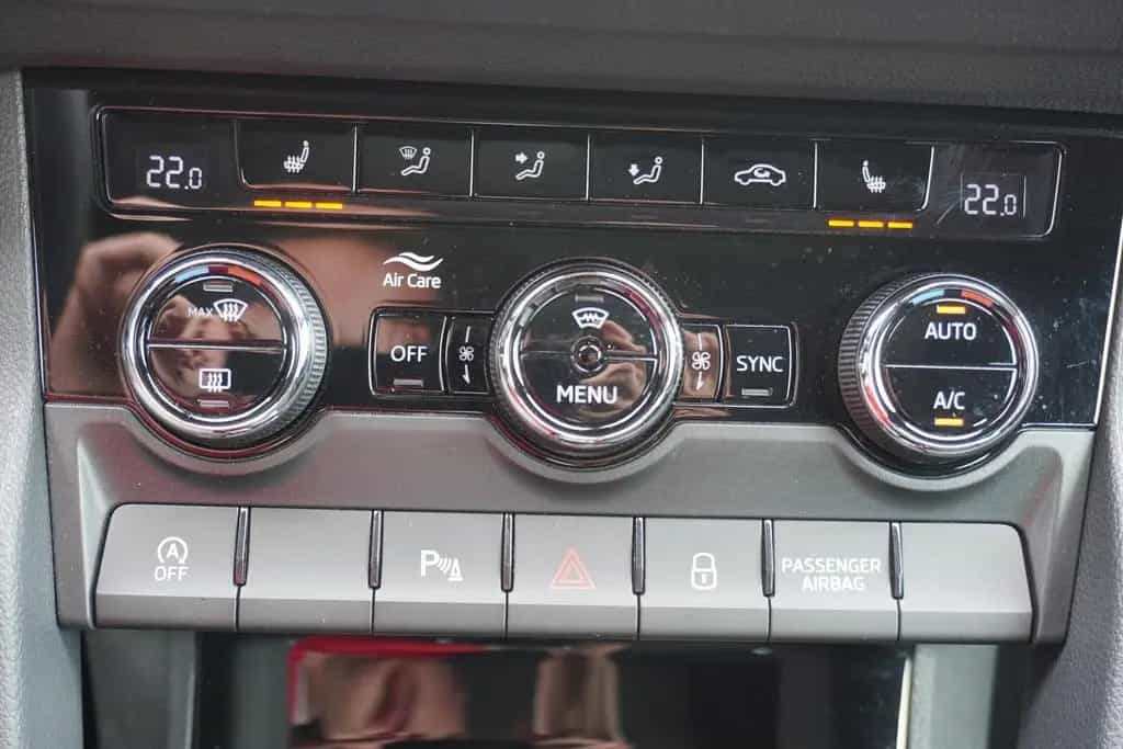 Skoda Karoq 1.5 TSI DSG Sportline LED Navi Panorama 07/2020-photo-23