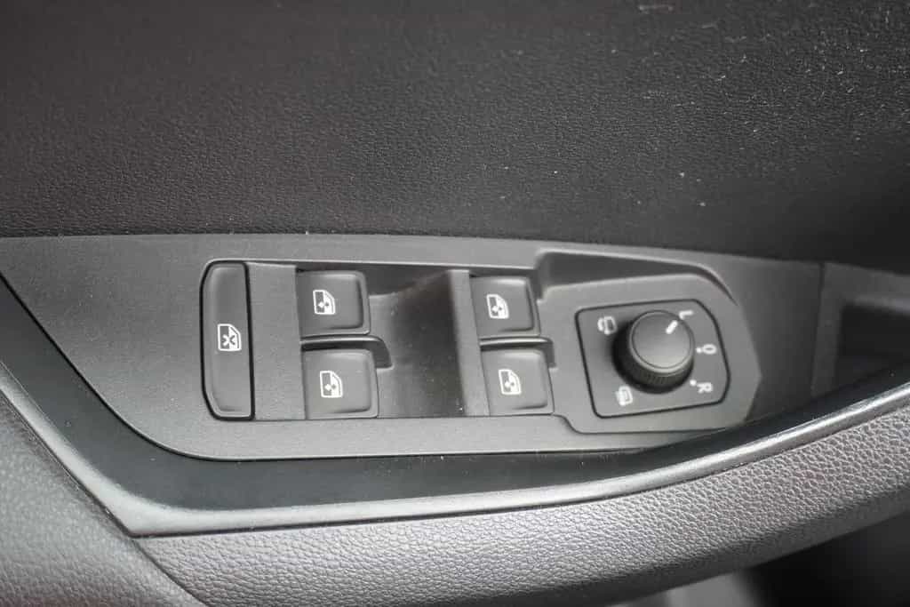 Skoda Karoq 1.5 TSI DSG Sportline LED Navi Panorama 07/2020-photo-25
