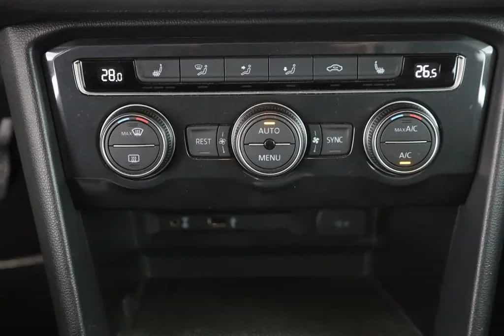 Volkswagen Tiguan 1.5 TSI LED Navi Sitzheizung Tempomat AHK 01/2019-photo-12