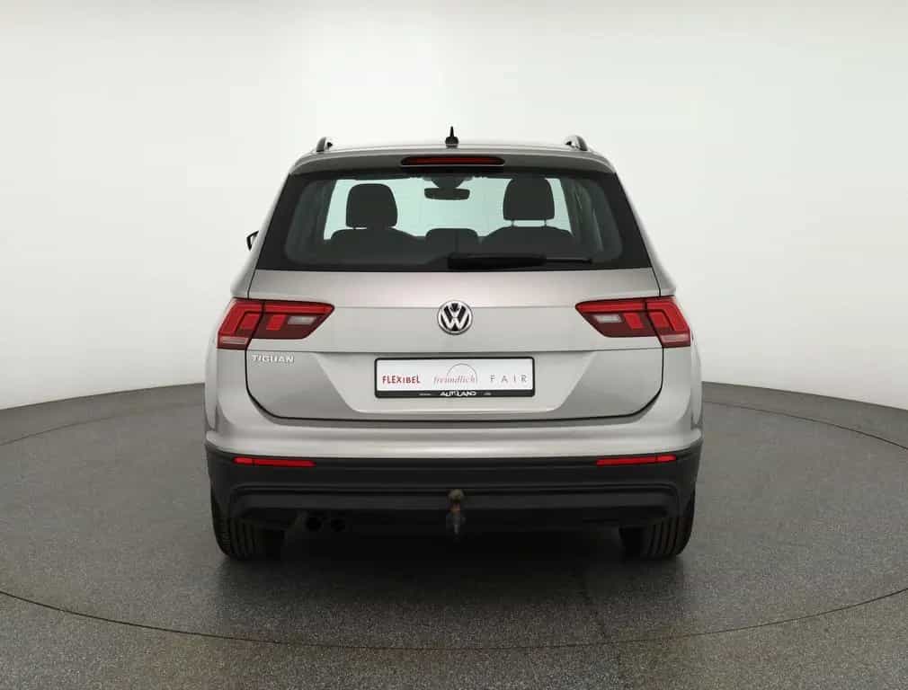 Volkswagen Tiguan 1.5 TSI LED Navi Sitzheizung Tempomat AHK 01/2019-photo-4